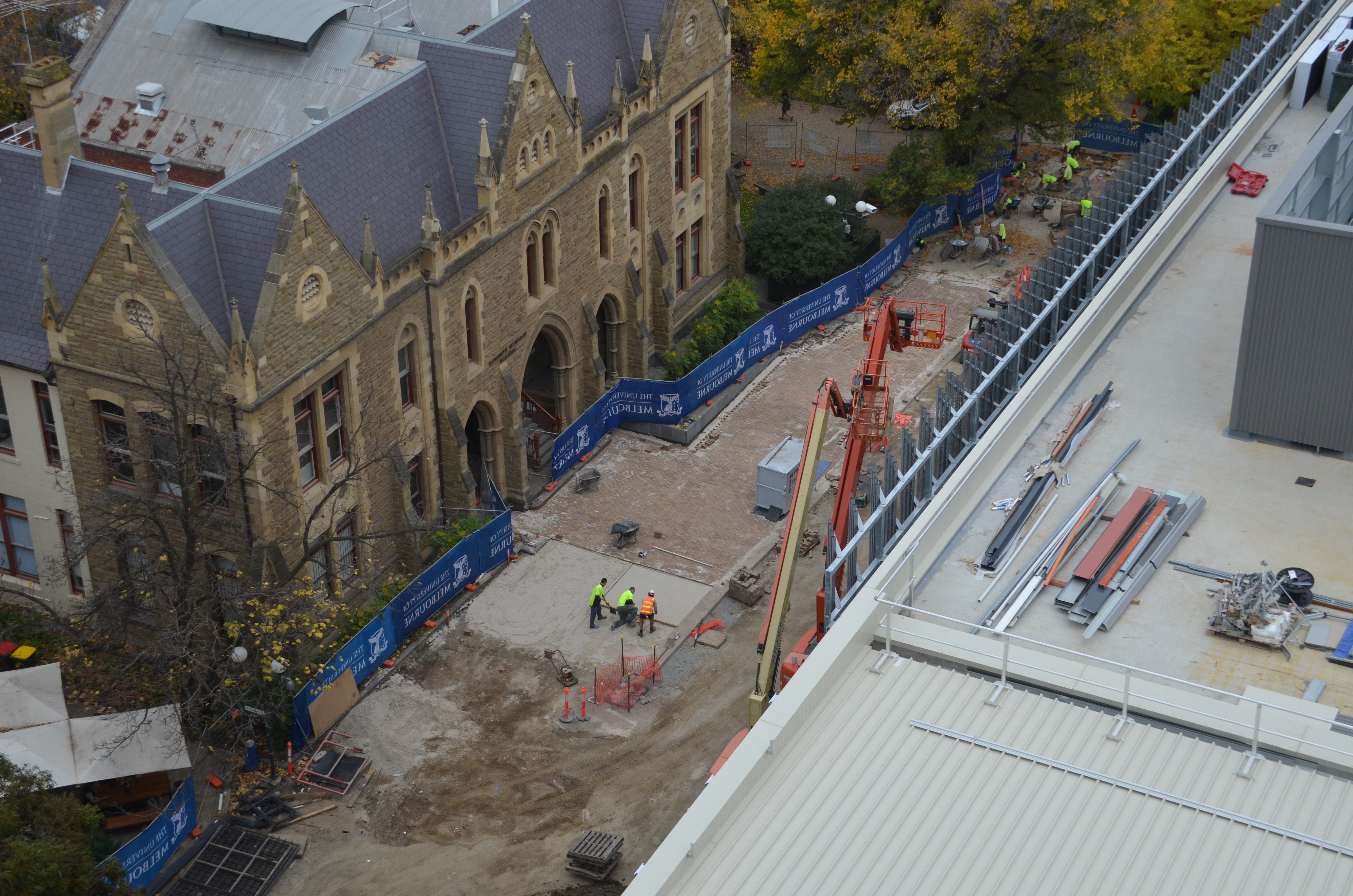 https://archive.abp.unimelb.edu.au/objects/images/Construction/Images/External Works/Brick paving & brick walls/DSC_7937.JPG