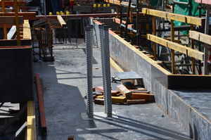 https://archive.abp.unimelb.edu.au/objects/images/Construction/Images/Concrete suspended slabs and beams/Ground level & formwork/DSC_0980.JPG