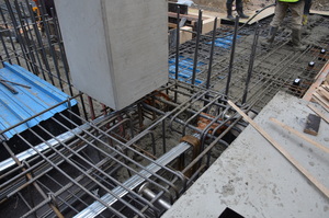 https://archive.abp.unimelb.edu.au/objects/images/Construction/Images/Concrete suspended slabs and beams/Ground level & formwork/DSC_1459.JPG