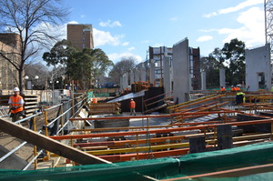 https://archive.abp.unimelb.edu.au/objects/images/Construction/Images/Concrete suspended slabs and beams/Ground level & formwork/DSC_0984.JPG