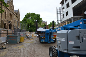 https://archive.abp.unimelb.edu.au/objects/images/Construction/Images/Stairs, walkways and balustrades/Y Stairs structural steel/Installation/DSC_3389.JPG