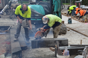 https://archive.abp.unimelb.edu.au/objects/images/Construction/Images/External Works/Bluestone kerbing/DSC_9859.JPG