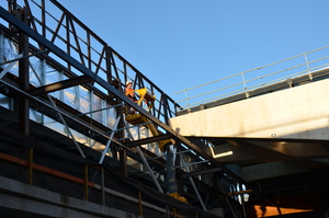 https://archive.abp.unimelb.edu.au/objects/images/Construction/Images/LVL roof beams & coffers/Installation/DSC_5324.JPG