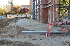 https://archive.abp.unimelb.edu.au/objects/images/Construction/Images/Basement/Blinding concrete for piling rig/DSC_0106.JPG