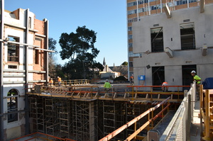 https://archive.abp.unimelb.edu.au/objects/images/Construction/Images/Concrete suspended slabs and beams/Levels 1-5 & formwork/DSC_2301.JPG