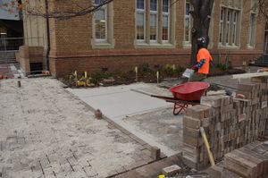 https://archive.abp.unimelb.edu.au/objects/images/Construction/Images/External Works/Brick paving & brick walls/DSC_8966.JPG