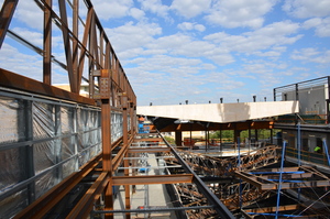 https://archive.abp.unimelb.edu.au/objects/images/Construction/Images/LVL roof beams & coffers/Installation/DSC_5082.JPG