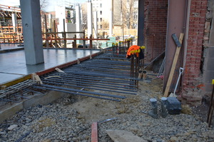 https://archive.abp.unimelb.edu.au/objects/images/Construction/Images/Concrete suspended slabs and beams/Ground level & formwork/DSC_1487.JPG