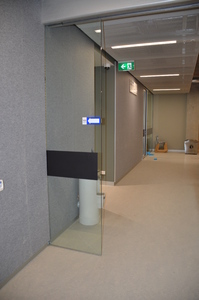 https://archive.abp.unimelb.edu.au/objects/images/Construction/Images/Doors and door frames/Atrium to restrict student access/DSC_9818.JPG