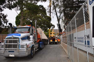 https://archive.abp.unimelb.edu.au/objects/images/Construction/Images/LVL roof beams & coffers/Installation/DSC_5826.JPG
