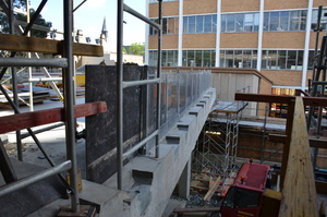 https://archive.abp.unimelb.edu.au/objects/images/Construction/Images/Concrete suspended slabs and beams/Cast in brackets/DSC_2905.JPG