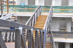 https://archive.abp.unimelb.edu.au/objects/images/Construction/Images/Stairs, walkways and balustrades/Y Stairs structural steel/Installation/DSC_3981.JPG