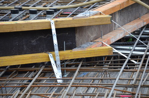 https://archive.abp.unimelb.edu.au/objects/images/Construction/Images/Concrete suspended slabs and beams/Ground level & formwork/DSC_1277.JPG