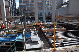 https://archive.abp.unimelb.edu.au/objects/images/Construction/Images/Concrete suspended slabs and beams/Ground level & formwork/DSC_1381.JPG
