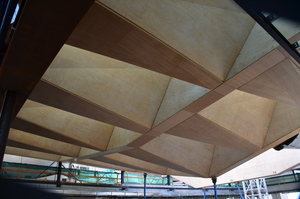 https://archive.abp.unimelb.edu.au/objects/images/Construction/Images/LVL roof beams & coffers/Installation/DSC_5406.JPG