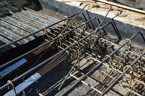 https://archive.abp.unimelb.edu.au/objects/images/Construction/Images/Concrete suspended slabs and beams/Post-tensioned beams & slabs/DSC_1163.JPG
