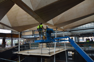 https://archive.abp.unimelb.edu.au/objects/images/Construction/Images/LVL roof beams & coffers/Installation/DSC_6888.JPG