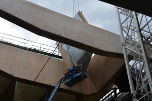 https://archive.abp.unimelb.edu.au/objects/images/Construction/Images/LVL roof beams & coffers/Installation/DSC_5634.JPG