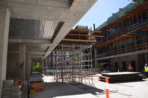 https://archive.abp.unimelb.edu.au/objects/images/Construction/Images/Concrete suspended slabs and beams/Formwork stripping/DSC_3140.JPG