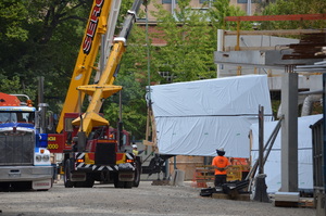 https://archive.abp.unimelb.edu.au/objects/images/Construction/Images/LVL roof beams & coffers/Installation/DSC_5598.JPG