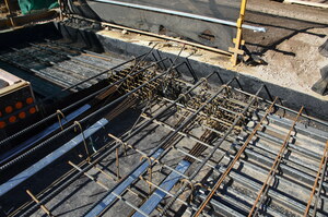 https://archive.abp.unimelb.edu.au/objects/images/Construction/Images/Concrete suspended slabs and beams/Ground level & formwork/DSC_1162.JPG