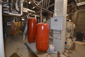 https://archive.abp.unimelb.edu.au/objects/images/Construction/Images/Services/Mechanical/Large plant room basement/DSC_8300.JPG