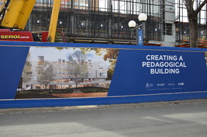 https://archive.abp.unimelb.edu.au/objects/images/Construction/Images/Site facilities/Additional site sheds & fences/Fence signage & images/DSC_2096.JPG