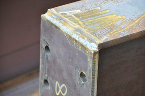 https://archive.abp.unimelb.edu.au/objects/images/Construction/Images/Structural steel/Cantilever/Footings and fabrication & delivery/DSC_4122.JPG