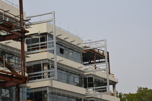 https://archive.abp.unimelb.edu.au/objects/images/Construction/Images/Facades/Zinc screens & access platforms/Support mechanisms/DSC_5193.JPG