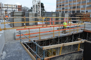 https://archive.abp.unimelb.edu.au/objects/images/Construction/Images/Concrete suspended slabs and beams/Levels 1-5 & formwork/DSC_1963.JPG