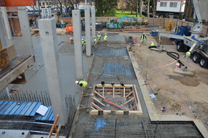 https://archive.abp.unimelb.edu.au/objects/images/Construction/Images/Concrete suspended slabs and beams/Ground level & formwork/DSC_1477.JPG