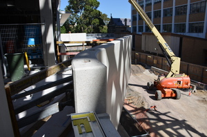 https://archive.abp.unimelb.edu.au/objects/images/Construction/Images/Facades/Precast concrete/Levels 1-5/DSC_4755.JPG