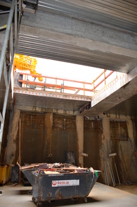 https://archive.abp.unimelb.edu.au/objects/images/Construction/Images/Concrete suspended slabs and beams/Formwork stripping/DSC_2349.JPG