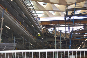 https://archive.abp.unimelb.edu.au/objects/images/Construction/Images/Atrium stainless steel wire mesh & frames/DSC_6060.JPG