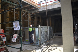 https://archive.abp.unimelb.edu.au/objects/images/Construction/Images/Concrete suspended slabs and beams/Ground level & formwork/DSC_3044.JPG