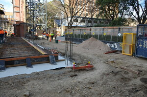 https://archive.abp.unimelb.edu.au/objects/images/Construction/Images/Concrete suspended slabs and beams/Ground level & formwork/DSC_1937.JPG
