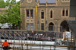 https://archive.abp.unimelb.edu.au/objects/images/Construction/Images/Stairs, walkways and balustrades/Y Stairs structural steel/Installation/DSC_3408.JPG