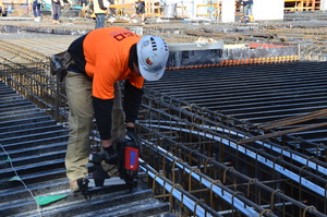 https://archive.abp.unimelb.edu.au/objects/images/Construction/Images/Concrete suspended slabs and beams/Ground level & formwork/DSC_1180.JPG