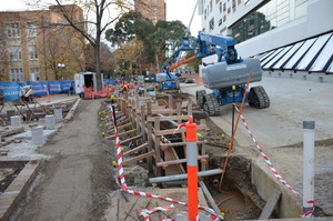 https://archive.abp.unimelb.edu.au/objects/images/Construction/Images/External Works/Precast concrete seating and supports/DSC_8740.JPG