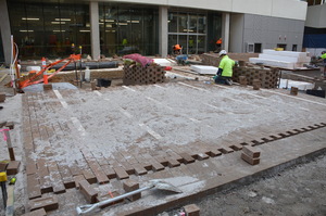 https://archive.abp.unimelb.edu.au/objects/images/Construction/Images/External Works/Brick paving & brick walls/DSC_9390.JPG