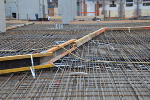 https://archive.abp.unimelb.edu.au/objects/images/Construction/Images/Concrete suspended slabs and beams/Ground level & formwork/DSC_1278.JPG