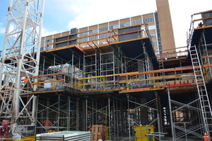 https://archive.abp.unimelb.edu.au/objects/images/Construction/Images/Concrete suspended slabs and beams/Levels 1-5 & formwork/DSC_2387.JPG