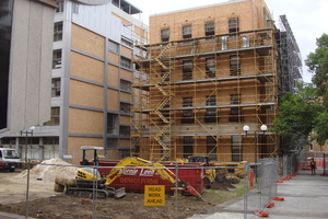 https://archive.abp.unimelb.edu.au/objects/images/Pre-construction/Hoardings and sheds/DSC07724.JPG
