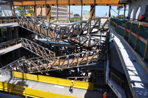 https://archive.abp.unimelb.edu.au/objects/images/Construction/Images/Stairs, walkways and balustrades/Y Stairs structural steel/Installation/DSC_4151.JPG