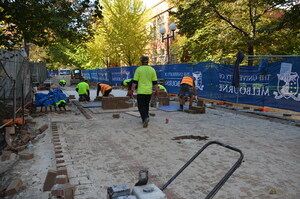 https://archive.abp.unimelb.edu.au/objects/images/Construction/Images/External Works/Brick paving & brick walls/DSC_7399.JPG