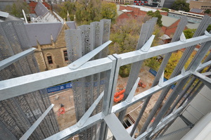 https://archive.abp.unimelb.edu.au/objects/images/Construction/Images/Facades/Zinc screens & access platforms/Support mechanisms/DSC_8238.JPG