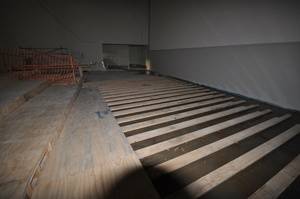 https://archive.abp.unimelb.edu.au/objects/images/Construction/Images/Floors and finishes/Floor framing to lecture theatres/Large theatre tier/DSC_7280.JPG