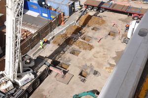 https://archive.abp.unimelb.edu.au/objects/images/Construction/Images/Structural steel/Cantilever/Footings and fabrication & delivery/DSC_4083.JPG