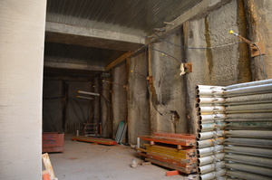 https://archive.abp.unimelb.edu.au/objects/images/Construction/Images/Concrete suspended slabs and beams/Formwork stripping/DSC_2532.JPG