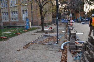 https://archive.abp.unimelb.edu.au/objects/images/Construction/Images/External Works/Brick paving & brick walls/DSC_8859.JPG